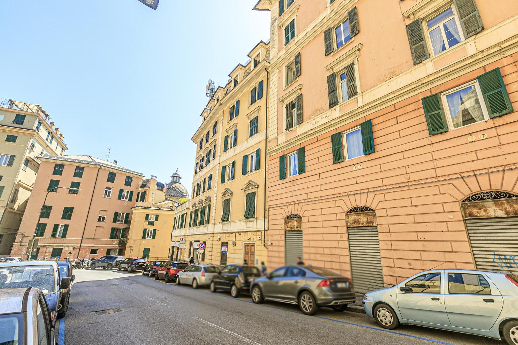 Real Italian Estate - Sunrise * Genua